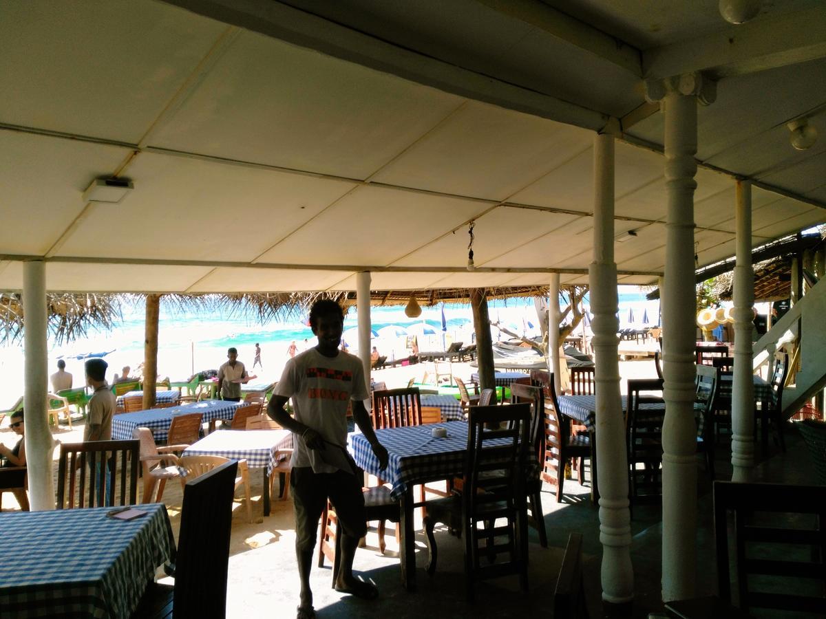 Sunnys Beach Guest House Hikkaduwa Exterior foto